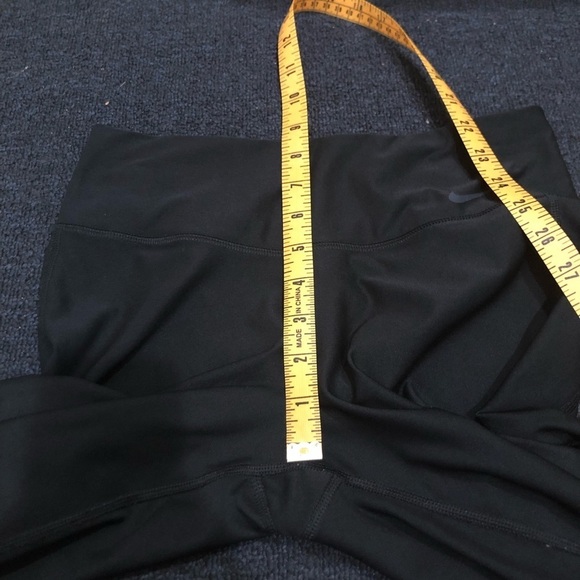 Nike Dri-Fit Black Capris Size Small - Picture 7 of 8